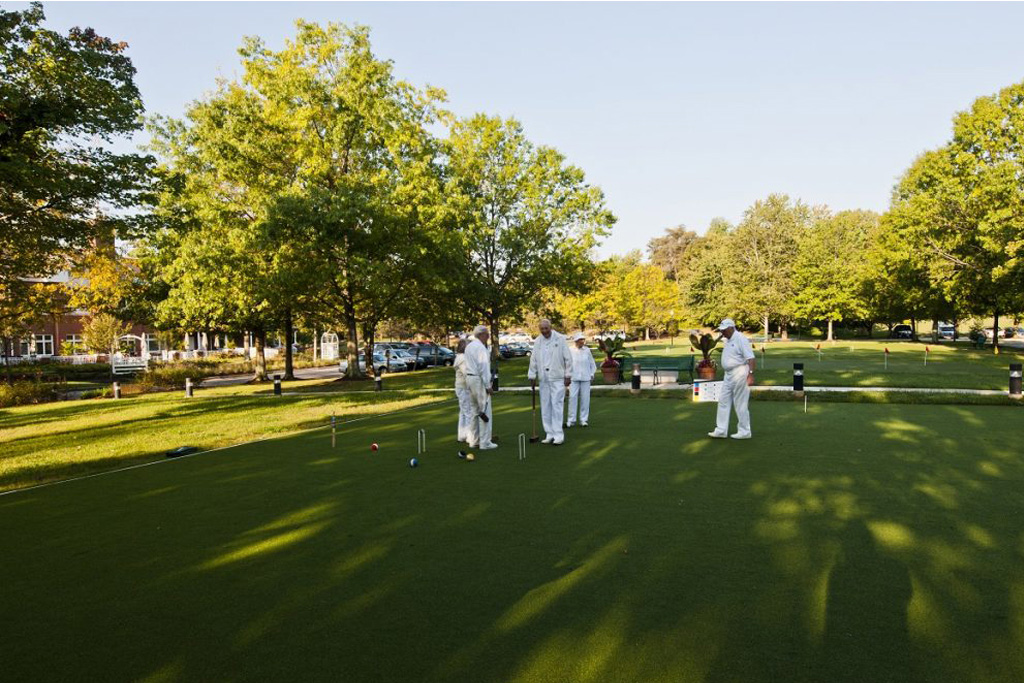 Ginger Cove residents playing croquet