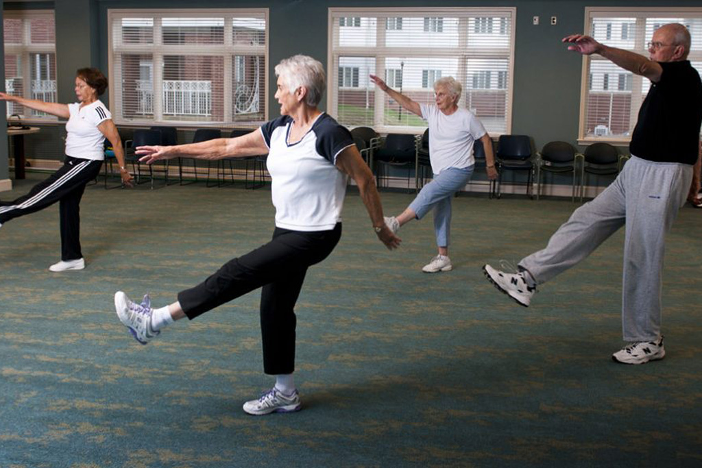 Ginger Cove residents attending fitness class