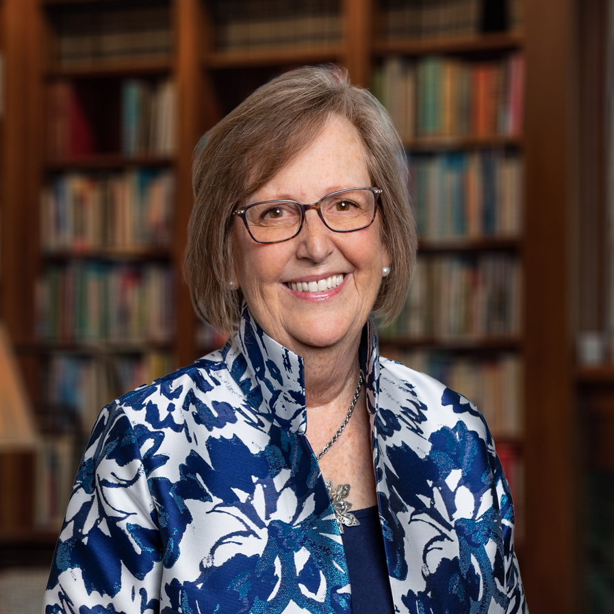 Mary Beth Holly Headshot